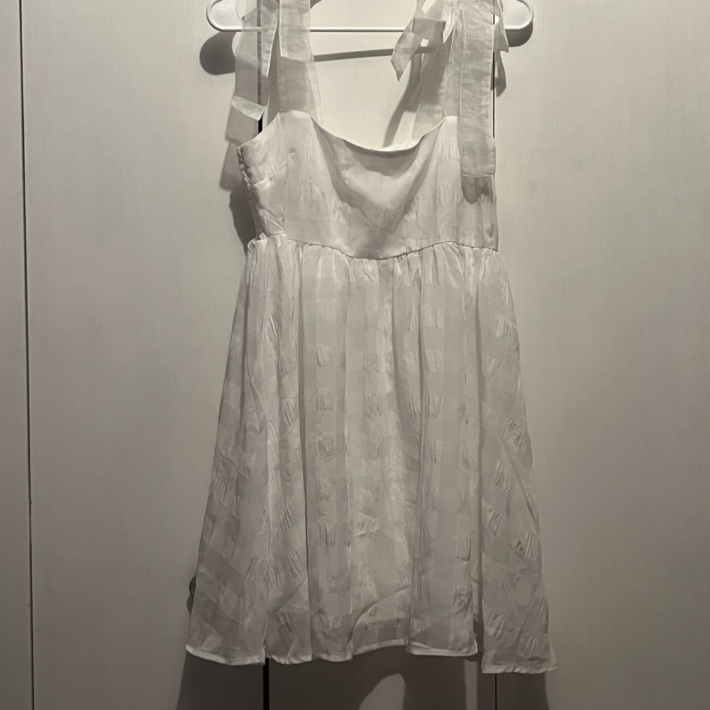 White Sleeveless Dress